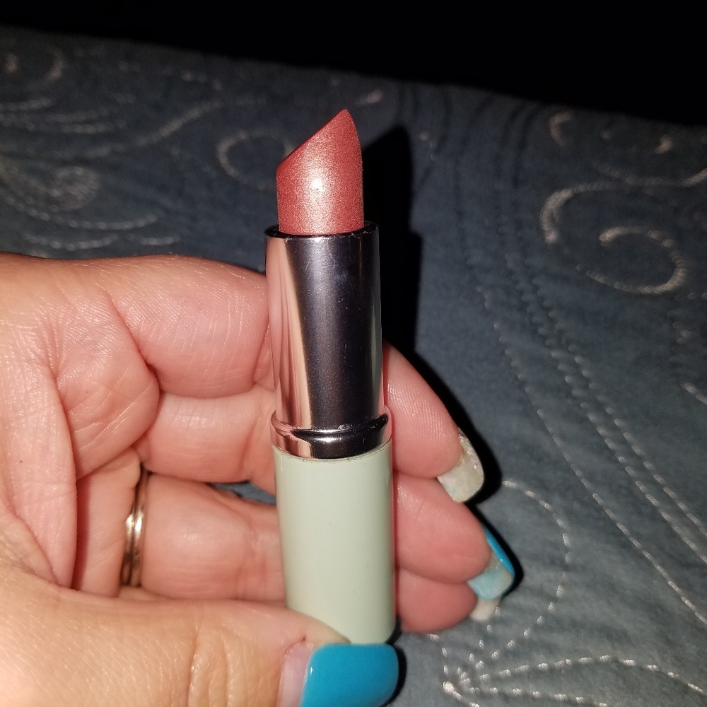 Clinique Moisture Surge Lipstick SPF 15